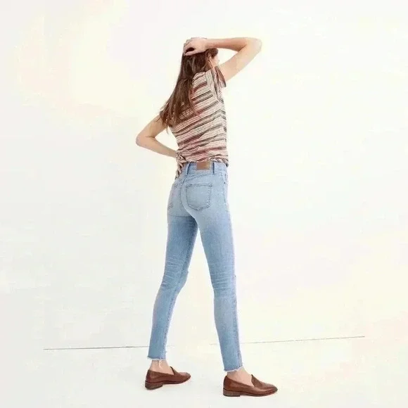 Madewell 9" High-Rise Skinny Jeans in Ontario Wash: Distressed-Hem Edition - Picture 2 of 12